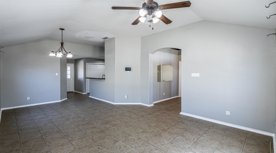 622 Susie Dr, LAREDO, Texas 78046, 3 Bedrooms Bedrooms, 5 Rooms Rooms,2 BathroomsBathrooms,Residential,For Sale,622 Susie Dr,20251129