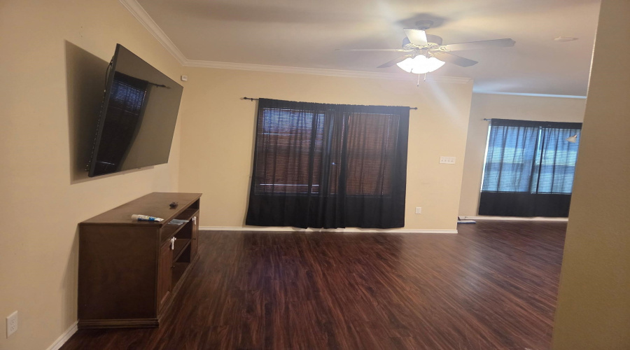 5905 St. Joan of Arc, Laredo, Texas 78046, 3 Bedrooms Bedrooms, 5 Rooms Rooms,2 BathroomsBathrooms,Residential,For Sale,5905 St. Joan of Arc,20251146