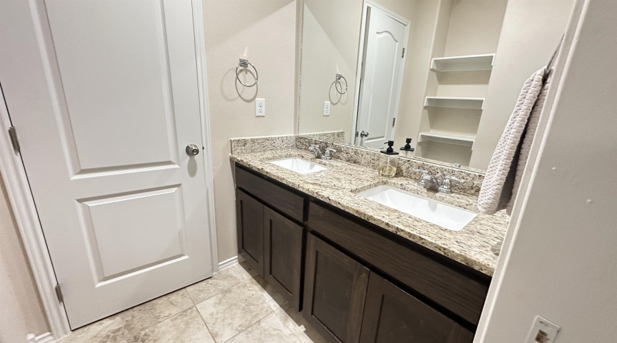 5609 Montevista Dr., Laredo, Texas 78041, 3 Bedrooms Bedrooms, 4 Rooms Rooms,2 BathroomsBathrooms,Residential,For Sale,5609 Montevista Dr.,20253723