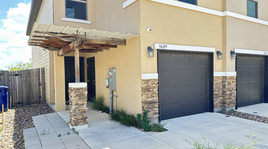 5609 Montevista Dr., Laredo, Texas 78041, 3 Bedrooms Bedrooms, 4 Rooms Rooms,2 BathroomsBathrooms,Residential,For Sale,5609 Montevista Dr.,20253723
