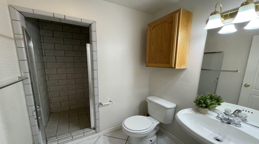 1000 Ranchway Dr, Laredo, Texas 78045-8653, 3 Bedrooms Bedrooms, 6 Rooms Rooms,3 BathroomsBathrooms,Residential,For Rent,1000 Ranchway Dr,20253726