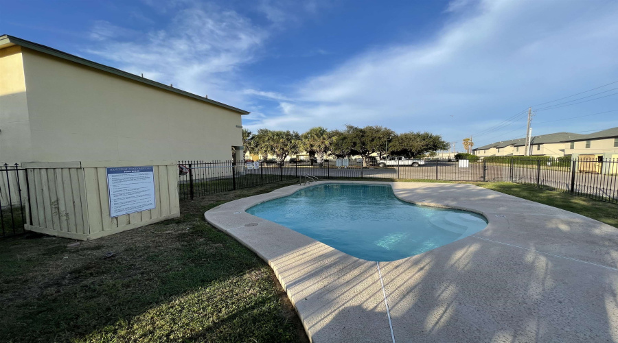 1000 Ranchway Dr, Laredo, Texas 78045-8653, 3 Bedrooms Bedrooms, 6 Rooms Rooms,3 BathroomsBathrooms,Residential,For Rent,1000 Ranchway Dr,20253726