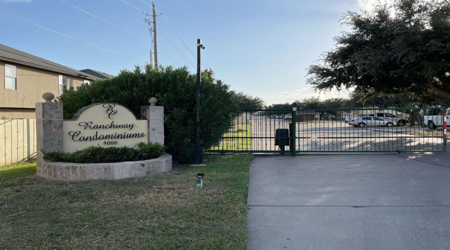 1000 Ranchway Dr, Laredo, Texas 78045-8653, 3 Bedrooms Bedrooms, 6 Rooms Rooms,3 BathroomsBathrooms,Residential,For Rent,1000 Ranchway Dr,20253726