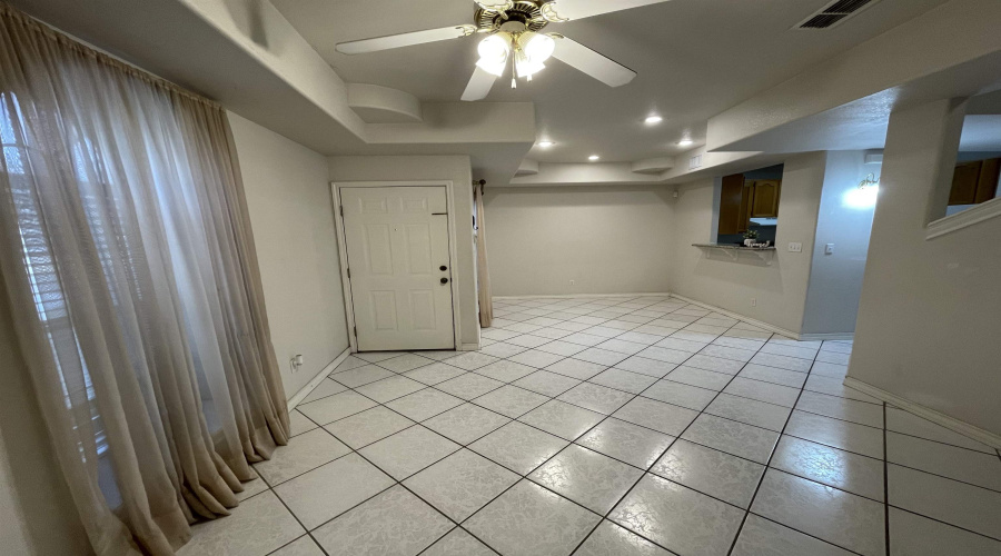 1000 Ranchway Dr, Laredo, Texas 78045-8653, 3 Bedrooms Bedrooms, 6 Rooms Rooms,3 BathroomsBathrooms,Residential,For Rent,1000 Ranchway Dr,20253726