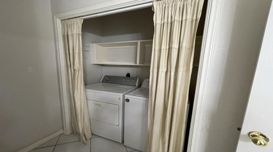 1000 Ranchway Dr, Laredo, Texas 78045-8653, 3 Bedrooms Bedrooms, 6 Rooms Rooms,3 BathroomsBathrooms,Residential,For Rent,1000 Ranchway Dr,20253726