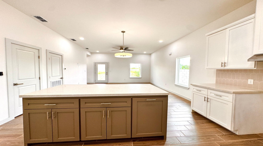 5317 General Franco Dr, LAREDO, Texas 78046, 3 Bedrooms Bedrooms, 5 Rooms Rooms,2 BathroomsBathrooms,Residential,For Sale,5317 General Franco Dr,20253736