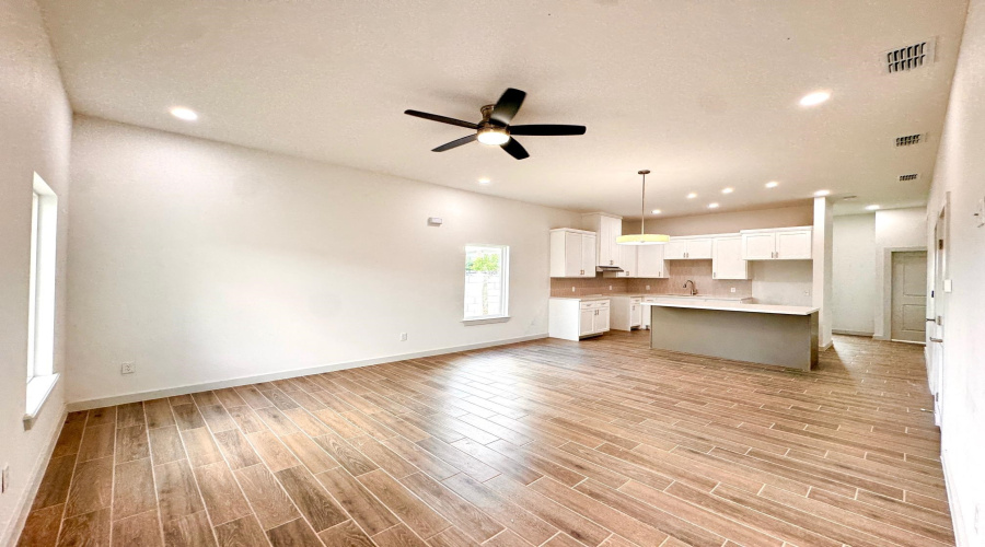 5317 General Franco Dr, LAREDO, Texas 78046, 3 Bedrooms Bedrooms, 5 Rooms Rooms,2 BathroomsBathrooms,Residential,For Sale,5317 General Franco Dr,20253736