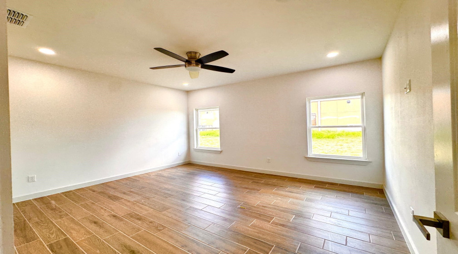 5317 General Franco Dr, LAREDO, Texas 78046, 3 Bedrooms Bedrooms, 5 Rooms Rooms,2 BathroomsBathrooms,Residential,For Sale,5317 General Franco Dr,20253736