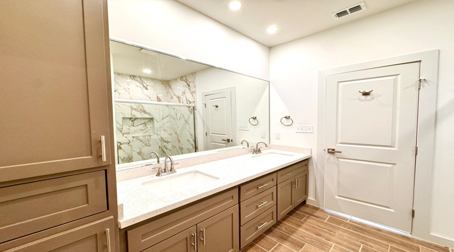 5317 General Franco Dr, LAREDO, Texas 78046, 3 Bedrooms Bedrooms, 5 Rooms Rooms,2 BathroomsBathrooms,Residential,For Sale,5317 General Franco Dr,20253736