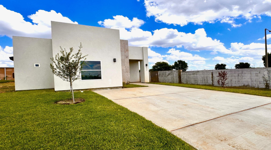 5317 General Franco Dr, LAREDO, Texas 78046, 3 Bedrooms Bedrooms, 5 Rooms Rooms,2 BathroomsBathrooms,Residential,For Sale,5317 General Franco Dr,20253736