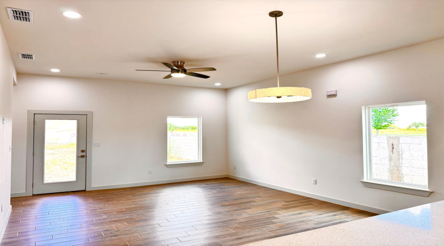 5317 General Franco Dr, LAREDO, Texas 78046, 3 Bedrooms Bedrooms, 5 Rooms Rooms,2 BathroomsBathrooms,Residential,For Sale,5317 General Franco Dr,20253736