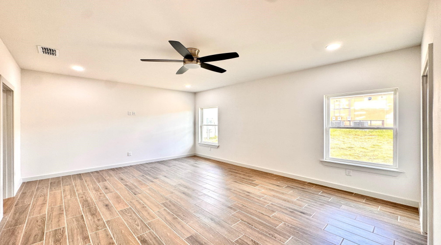 5315 General Franco Dr, LAREDO, Texas 78046, 3 Bedrooms Bedrooms, 5 Rooms Rooms,2 BathroomsBathrooms,Residential,For Sale,5315 General Franco Dr,20253737