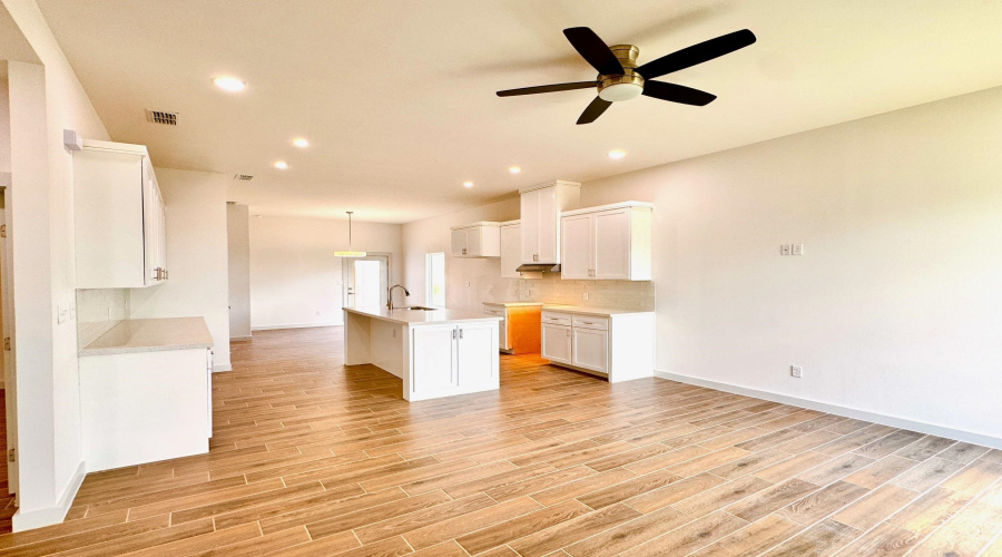 5315 General Franco Dr, LAREDO, Texas 78046, 3 Bedrooms Bedrooms, 5 Rooms Rooms,2 BathroomsBathrooms,Residential,For Sale,5315 General Franco Dr,20253737