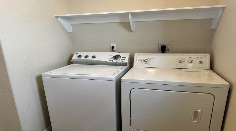 113 Washingtonia Dr, Laredo, Texas 78045, 4 Bedrooms Bedrooms, 9 Rooms Rooms,2 BathroomsBathrooms,Residential,For Sale,113 Washingtonia Dr,20253738