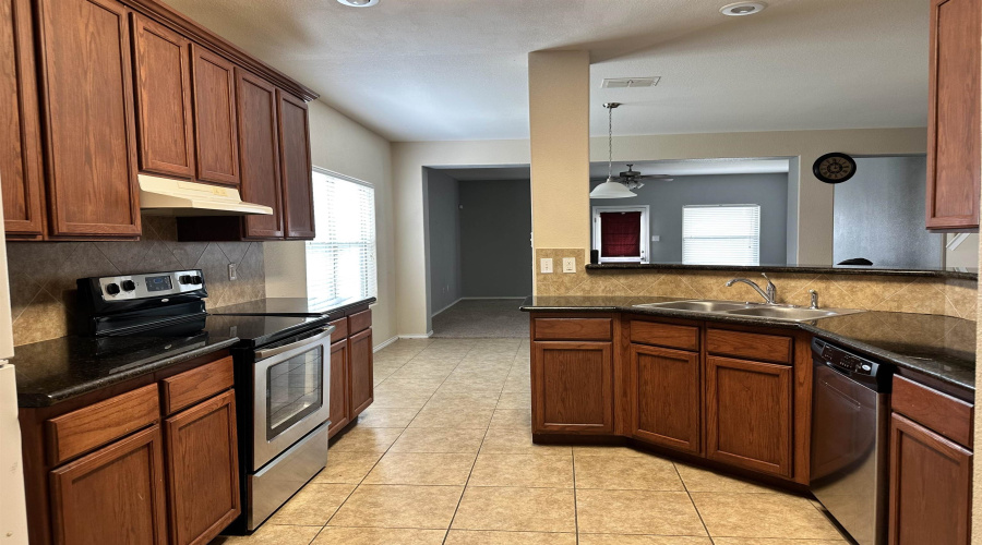 113 Washingtonia Dr, Laredo, Texas 78045, 4 Bedrooms Bedrooms, 9 Rooms Rooms,2 BathroomsBathrooms,Residential,For Sale,113 Washingtonia Dr,20253738