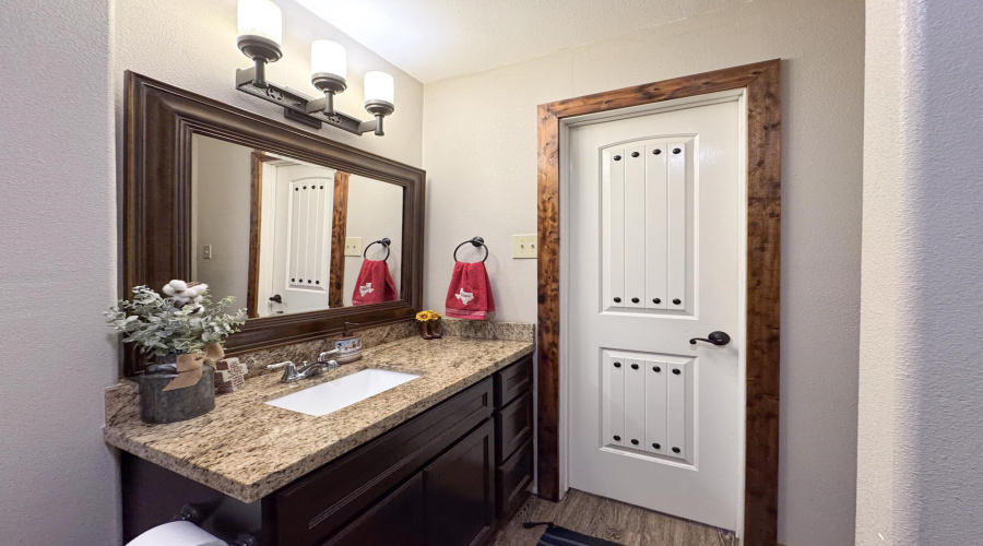 106 S Tapeyste Ave, Laredo, Texas 78043, 2 Bedrooms Bedrooms, 6 Rooms Rooms,2 BathroomsBathrooms,Residential,For Sale,106 S Tapeyste Ave,20253739