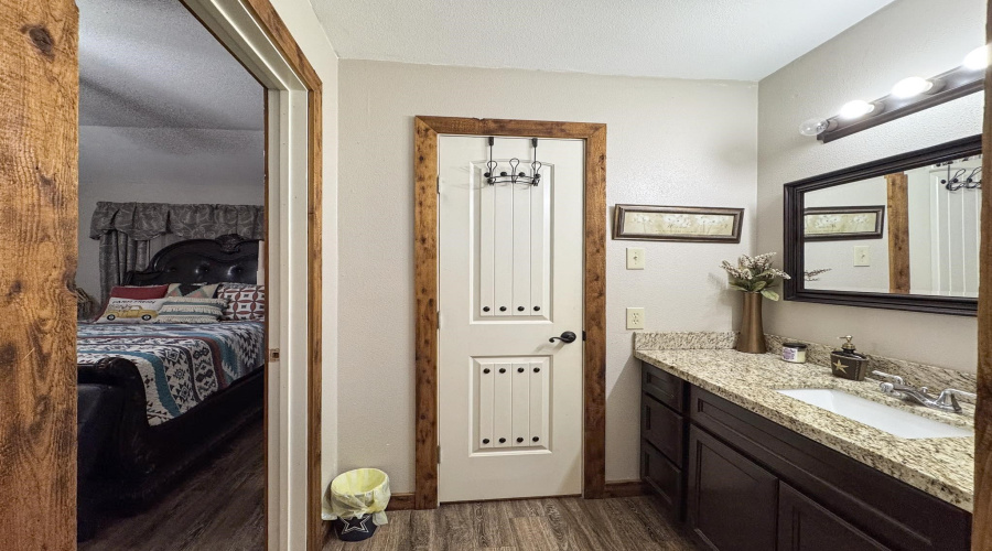 106 S Tapeyste Ave, Laredo, Texas 78043, 2 Bedrooms Bedrooms, 6 Rooms Rooms,2 BathroomsBathrooms,Residential,For Sale,106 S Tapeyste Ave,20253739