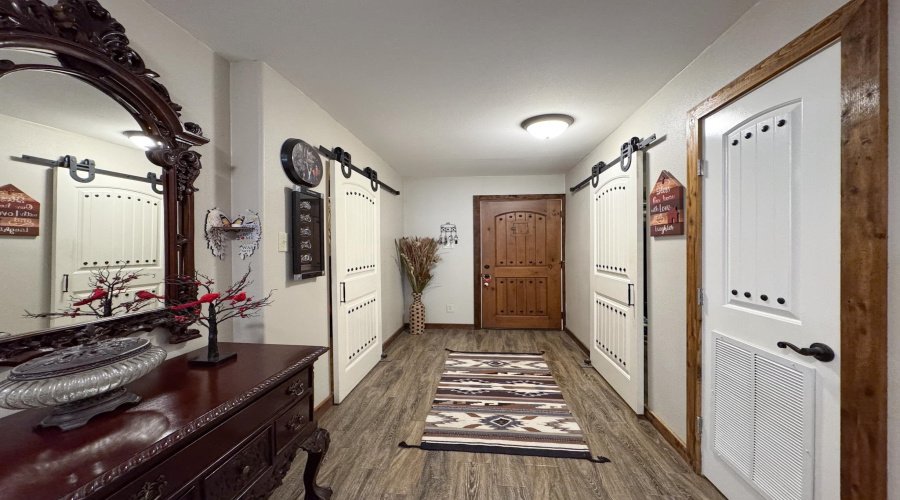 106 S Tapeyste Ave, Laredo, Texas 78043, 2 Bedrooms Bedrooms, 6 Rooms Rooms,2 BathroomsBathrooms,Residential,For Sale,106 S Tapeyste Ave,20253739