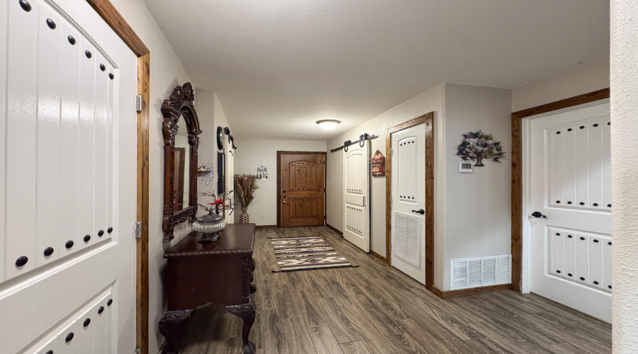 106 S Tapeyste Ave, Laredo, Texas 78043, 2 Bedrooms Bedrooms, 6 Rooms Rooms,2 BathroomsBathrooms,Residential,For Sale,106 S Tapeyste Ave,20253739