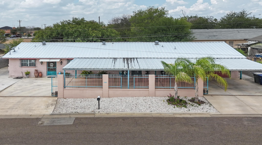 106 S Tapeyste Ave, Laredo, Texas 78043, 2 Bedrooms Bedrooms, 6 Rooms Rooms,2 BathroomsBathrooms,Residential,For Sale,106 S Tapeyste Ave,20253739