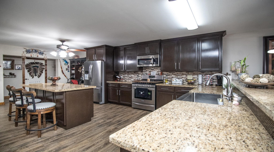 106 S Tapeyste Ave, Laredo, Texas 78043, 2 Bedrooms Bedrooms, 6 Rooms Rooms,2 BathroomsBathrooms,Residential,For Sale,106 S Tapeyste Ave,20253739