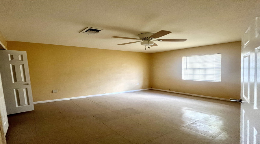 4211 Santa Isabel Ave, Laredo, Texas 78041, 2 Bedrooms Bedrooms, 5 Rooms Rooms,1 BathroomBathrooms,Residential,For Rent,4211 Santa Isabel Ave,20253741