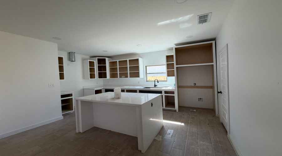 5606 Bramble Ln., Laredo, Texas 78046, 3 Bedrooms Bedrooms, 5 Rooms Rooms,2 BathroomsBathrooms,Residential,For Sale,5606 Bramble Ln.,20253744