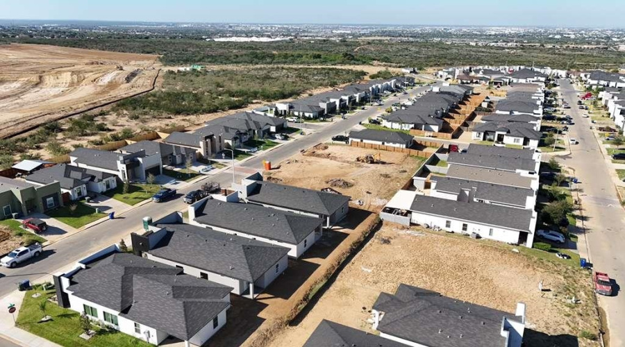 3916 Yoyis St., Laredo, Texas 78046, 3 Bedrooms Bedrooms, 6 Rooms Rooms,2 BathroomsBathrooms,Residential,For Sale,3916 Yoyis St.,20253752