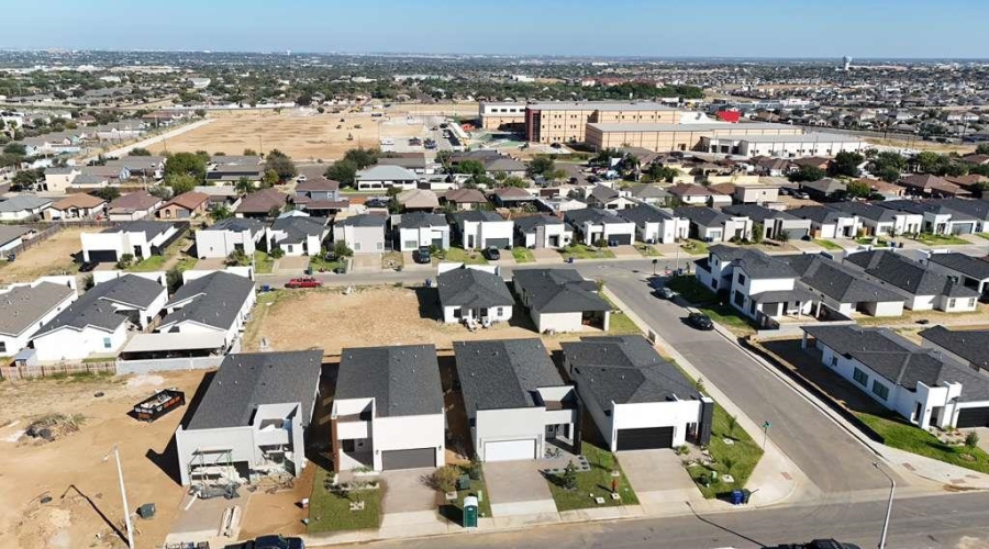 3916 Yoyis St., Laredo, Texas 78046, 3 Bedrooms Bedrooms, 6 Rooms Rooms,2 BathroomsBathrooms,Residential,For Sale,3916 Yoyis St.,20253752