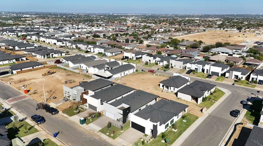 3916 Yoyis St., Laredo, Texas 78046, 3 Bedrooms Bedrooms, 6 Rooms Rooms,2 BathroomsBathrooms,Residential,For Sale,3916 Yoyis St.,20253752