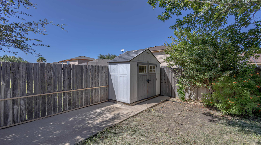 618 Crackle Grove Dr, Laredo, Texas 78045, 3 Bedrooms Bedrooms, 6 Rooms Rooms,2 BathroomsBathrooms,Residential,For Sale,618 Crackle Grove Dr,20253759