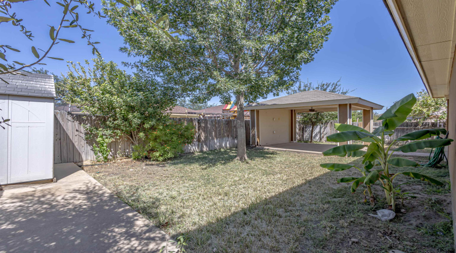 618 Crackle Grove Dr, Laredo, Texas 78045, 3 Bedrooms Bedrooms, 6 Rooms Rooms,2 BathroomsBathrooms,Residential,For Sale,618 Crackle Grove Dr,20253759