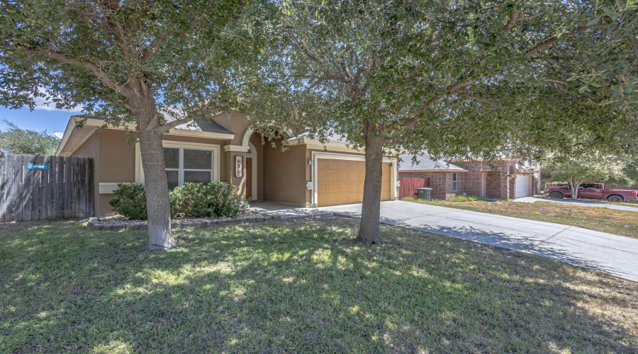 618 Crackle Grove Dr, Laredo, Texas 78045, 3 Bedrooms Bedrooms, 6 Rooms Rooms,2 BathroomsBathrooms,Residential,For Sale,618 Crackle Grove Dr,20253759