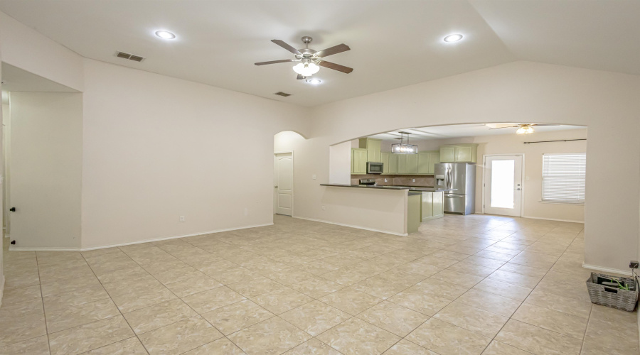 618 Crackle Grove Dr, Laredo, Texas 78045, 3 Bedrooms Bedrooms, 6 Rooms Rooms,2 BathroomsBathrooms,Residential,For Sale,618 Crackle Grove Dr,20253759