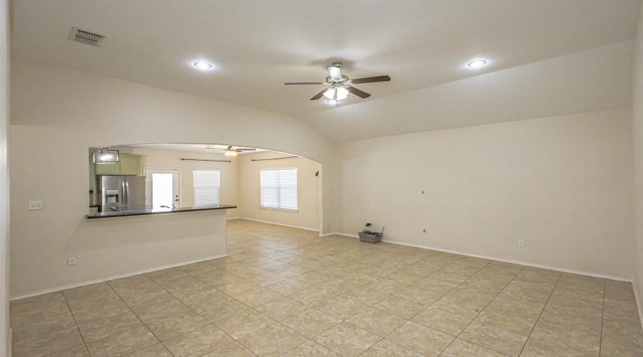 618 Crackle Grove Dr, Laredo, Texas 78045, 3 Bedrooms Bedrooms, 6 Rooms Rooms,2 BathroomsBathrooms,Residential,For Rent,618 Crackle Grove Dr,20253760