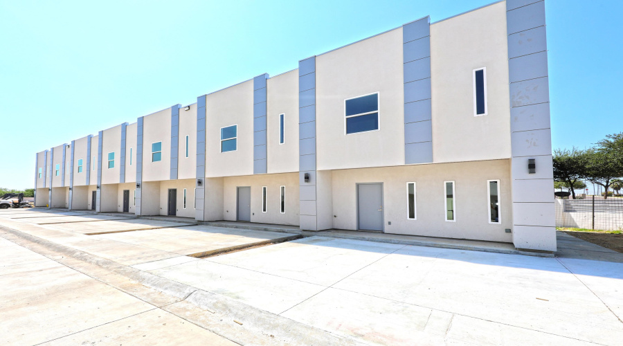 1011 Emerald Valley Dr., Laredo, Texas 78043, 3 Bedrooms Bedrooms, 6 Rooms Rooms,2 BathroomsBathrooms,Residential,For Sale,1011 Emerald Valley Dr.,20253769