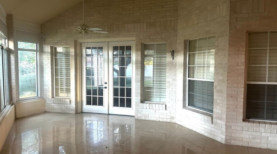 112 Canterbury Ln, Laredo, Texas 78041, 6 Bedrooms Bedrooms, 9 Rooms Rooms,4 BathroomsBathrooms,Residential,For Sale,112 Canterbury Ln,20250564