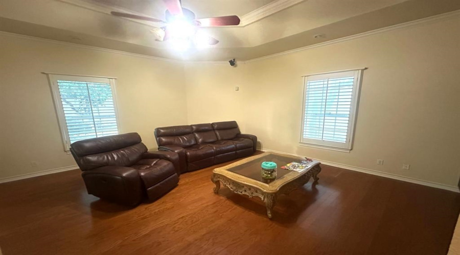 112 Canterbury Ln, Laredo, Texas 78041, 6 Bedrooms Bedrooms, 9 Rooms Rooms,4 BathroomsBathrooms,Residential,For Sale,112 Canterbury Ln,20250564