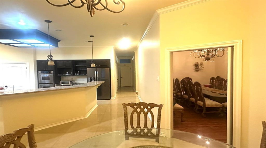 112 Canterbury Ln, Laredo, Texas 78041, 6 Bedrooms Bedrooms, 9 Rooms Rooms,4 BathroomsBathrooms,Residential,For Sale,112 Canterbury Ln,20250564