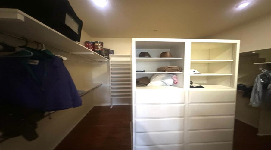 112 Canterbury Ln, Laredo, Texas 78041, 6 Bedrooms Bedrooms, 9 Rooms Rooms,4 BathroomsBathrooms,Residential,For Sale,112 Canterbury Ln,20250564