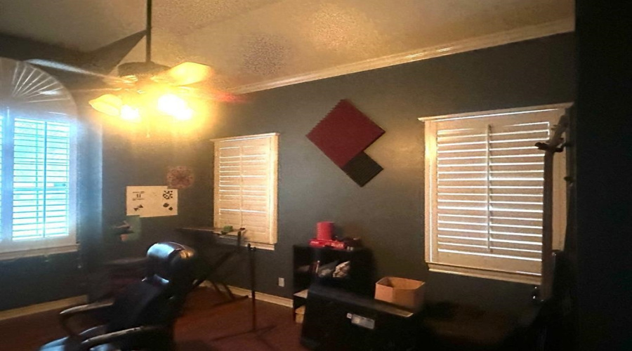 112 Canterbury Ln, Laredo, Texas 78041, 6 Bedrooms Bedrooms, 9 Rooms Rooms,4 BathroomsBathrooms,Residential,For Sale,112 Canterbury Ln,20250564