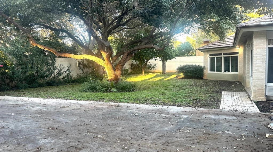 112 Canterbury Ln, Laredo, Texas 78041, 6 Bedrooms Bedrooms, 9 Rooms Rooms,4 BathroomsBathrooms,Residential,For Sale,112 Canterbury Ln,20250564