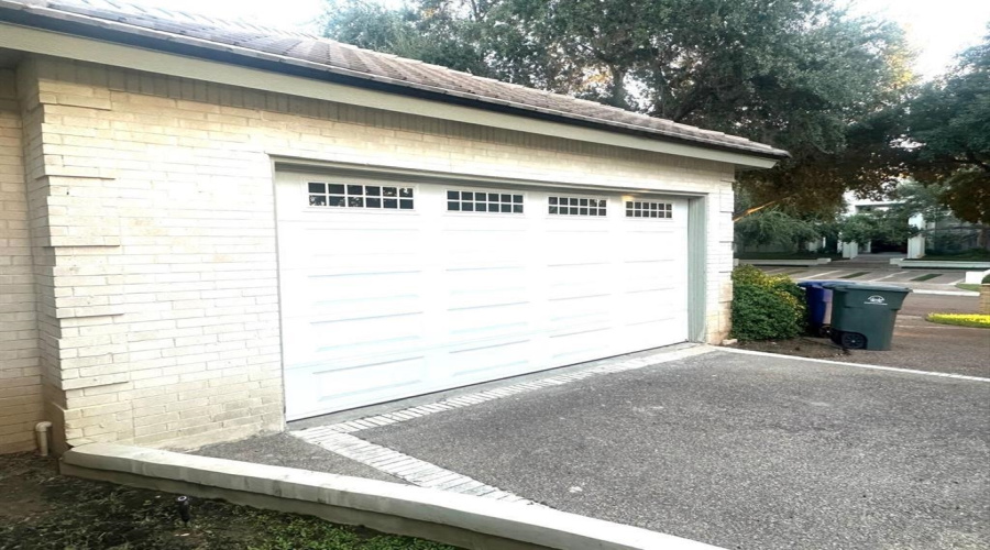 112 Canterbury Ln, Laredo, Texas 78041, 6 Bedrooms Bedrooms, 9 Rooms Rooms,4 BathroomsBathrooms,Residential,For Sale,112 Canterbury Ln,20250564