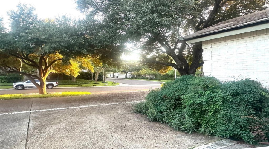 112 Canterbury Ln, Laredo, Texas 78041, 6 Bedrooms Bedrooms, 9 Rooms Rooms,4 BathroomsBathrooms,Residential,For Sale,112 Canterbury Ln,20250564