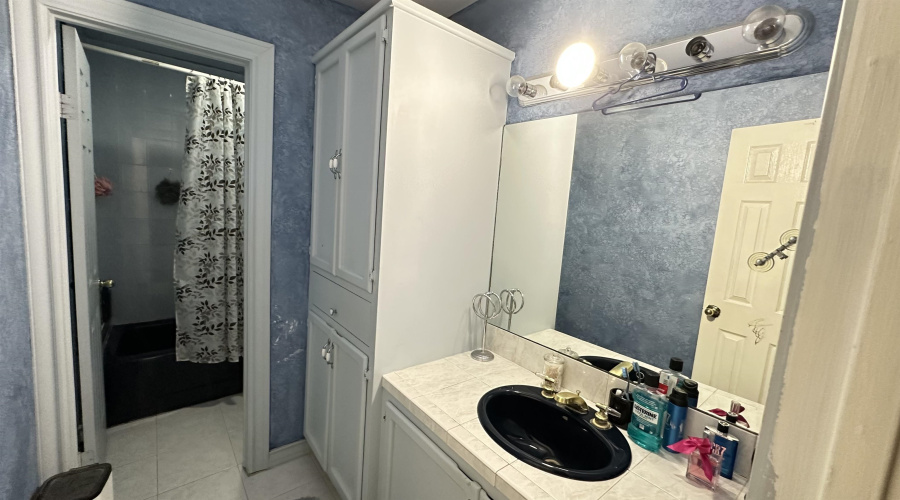 517 Frost St, Laredo, Texas 78040, 3 Bedrooms Bedrooms, 7 Rooms Rooms,2 BathroomsBathrooms,Residential,For Sale,517 Frost St,20253787