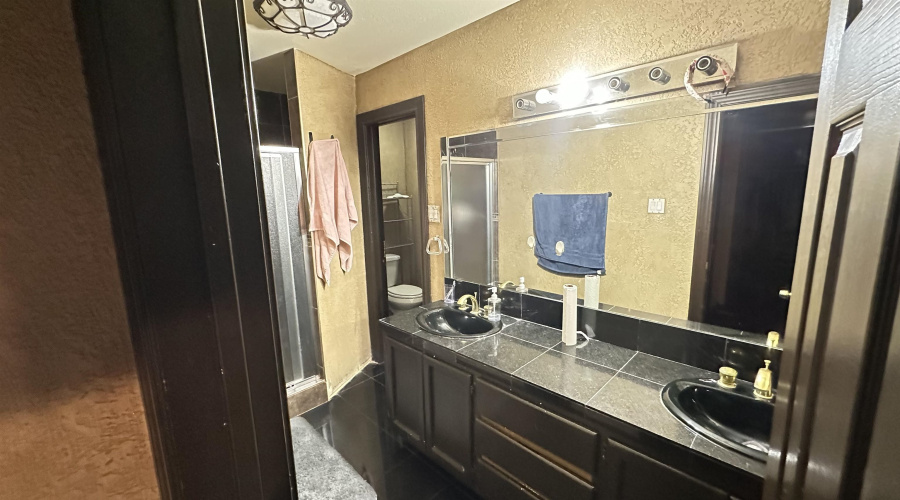 517 Frost St, Laredo, Texas 78040, 3 Bedrooms Bedrooms, 7 Rooms Rooms,2 BathroomsBathrooms,Residential,For Sale,517 Frost St,20253787