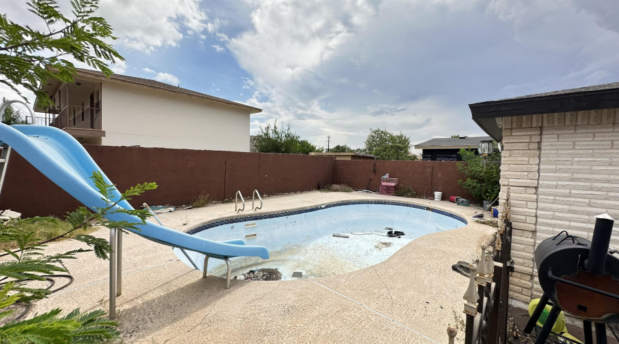 517 Frost St, Laredo, Texas 78040, 3 Bedrooms Bedrooms, 7 Rooms Rooms,2 BathroomsBathrooms,Residential,For Sale,517 Frost St,20253787