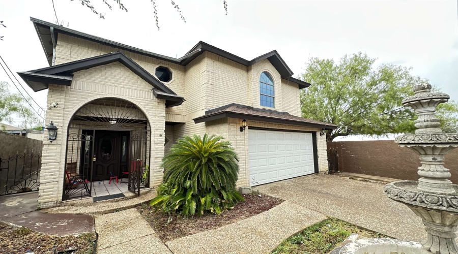 517 Frost St, Laredo, Texas 78040, 3 Bedrooms Bedrooms, 7 Rooms Rooms,2 BathroomsBathrooms,Residential,For Sale,517 Frost St,20253787