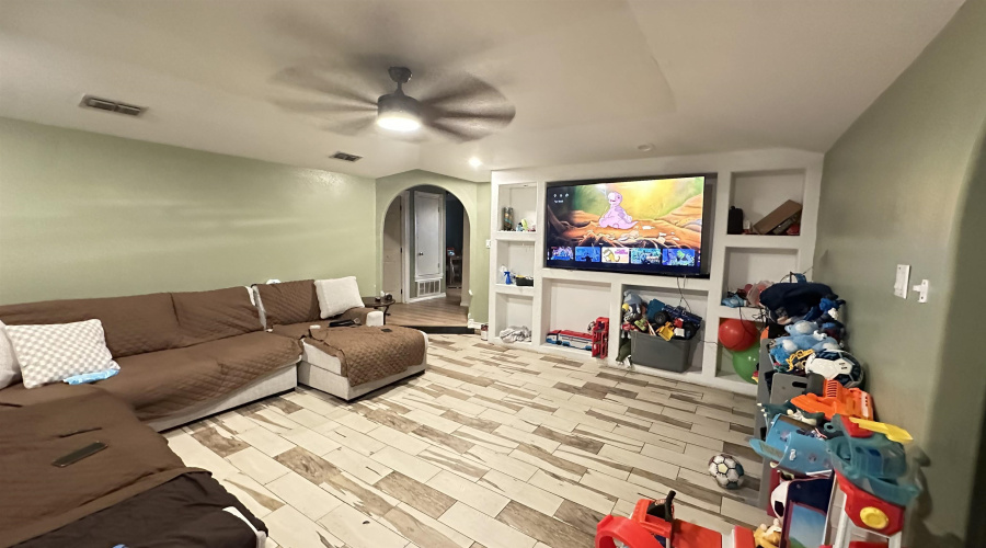 517 Frost St, Laredo, Texas 78040, 3 Bedrooms Bedrooms, 7 Rooms Rooms,2 BathroomsBathrooms,Residential,For Sale,517 Frost St,20253787