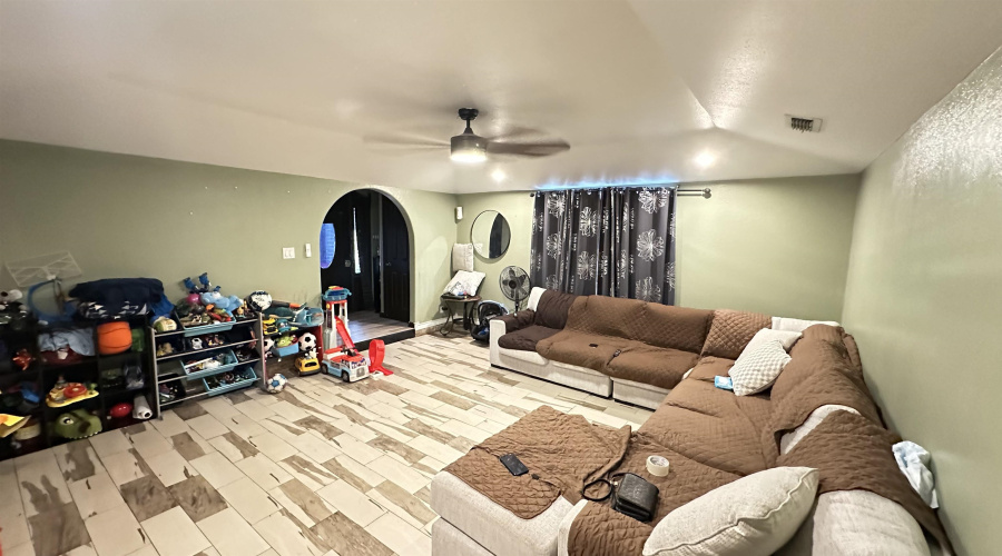 517 Frost St, Laredo, Texas 78040, 3 Bedrooms Bedrooms, 7 Rooms Rooms,2 BathroomsBathrooms,Residential,For Sale,517 Frost St,20253787